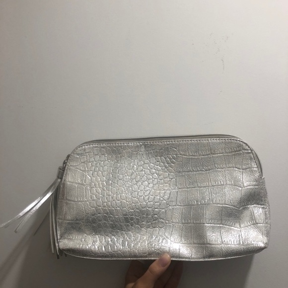COPY - Silver Metallic Faux Leather Makeup Bag Cl… - Picture 2 of 3